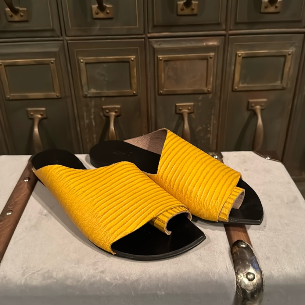 Una Una Custom Leather Sandal